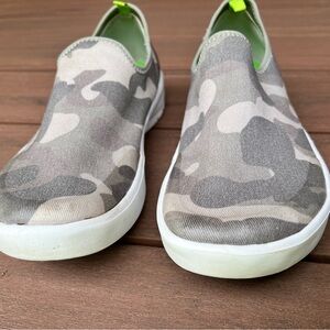 Oofos Women’s 9.5 slip-on